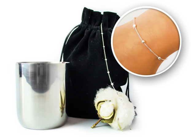 bougie-avec-bijou-personnalisee-bracelet-argent-main 39,90€ la bougie bijou personnalisée 200g, livrée dans son pochon de velour noir