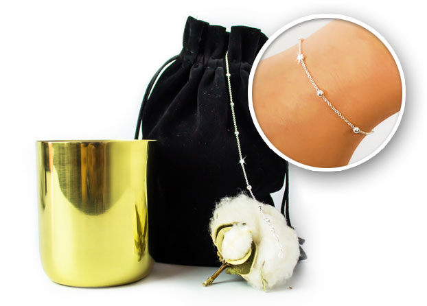 bougie-avec-bijou-personnalisee-bracelet-or-main 39,90€ la bougie bijou personnalisée 200g, livrée dans son pochon de velour noir